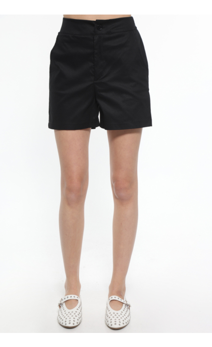 BLACK SHORTS WITH ELASTIC WAIST