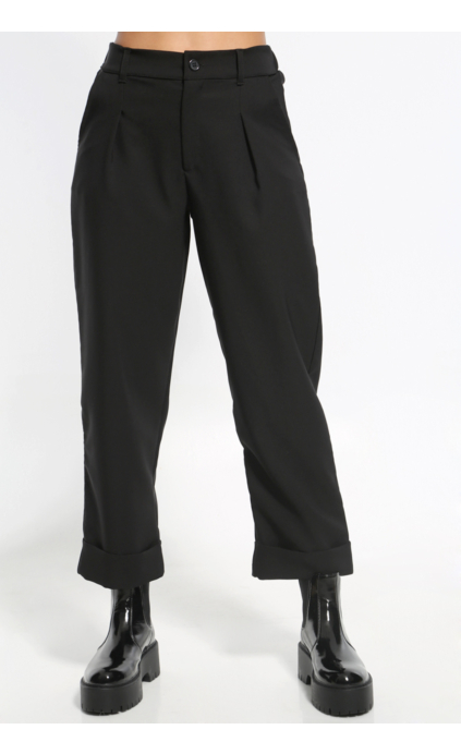 BLACK PANTS IN A STRAIGHT LINE WITH REVERSES