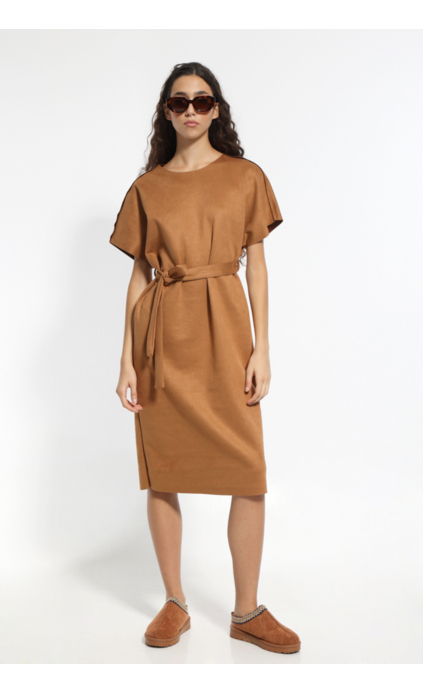 SHORT SLEEVED BROWN DRESS WITH WAIST BELT