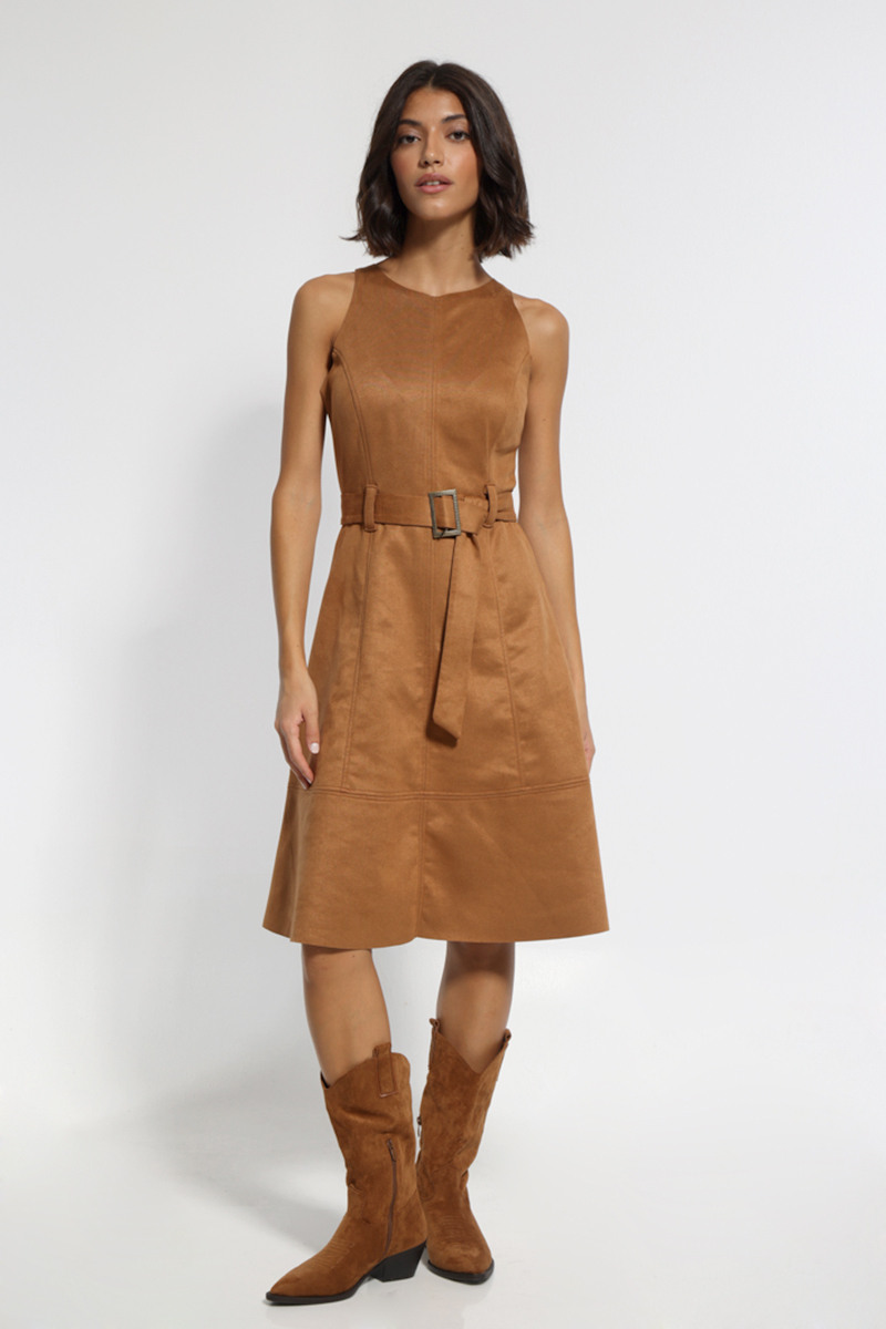 SLEEVELESS BROWN A-LINE DRESS WITH A BELT AT THE WAIST