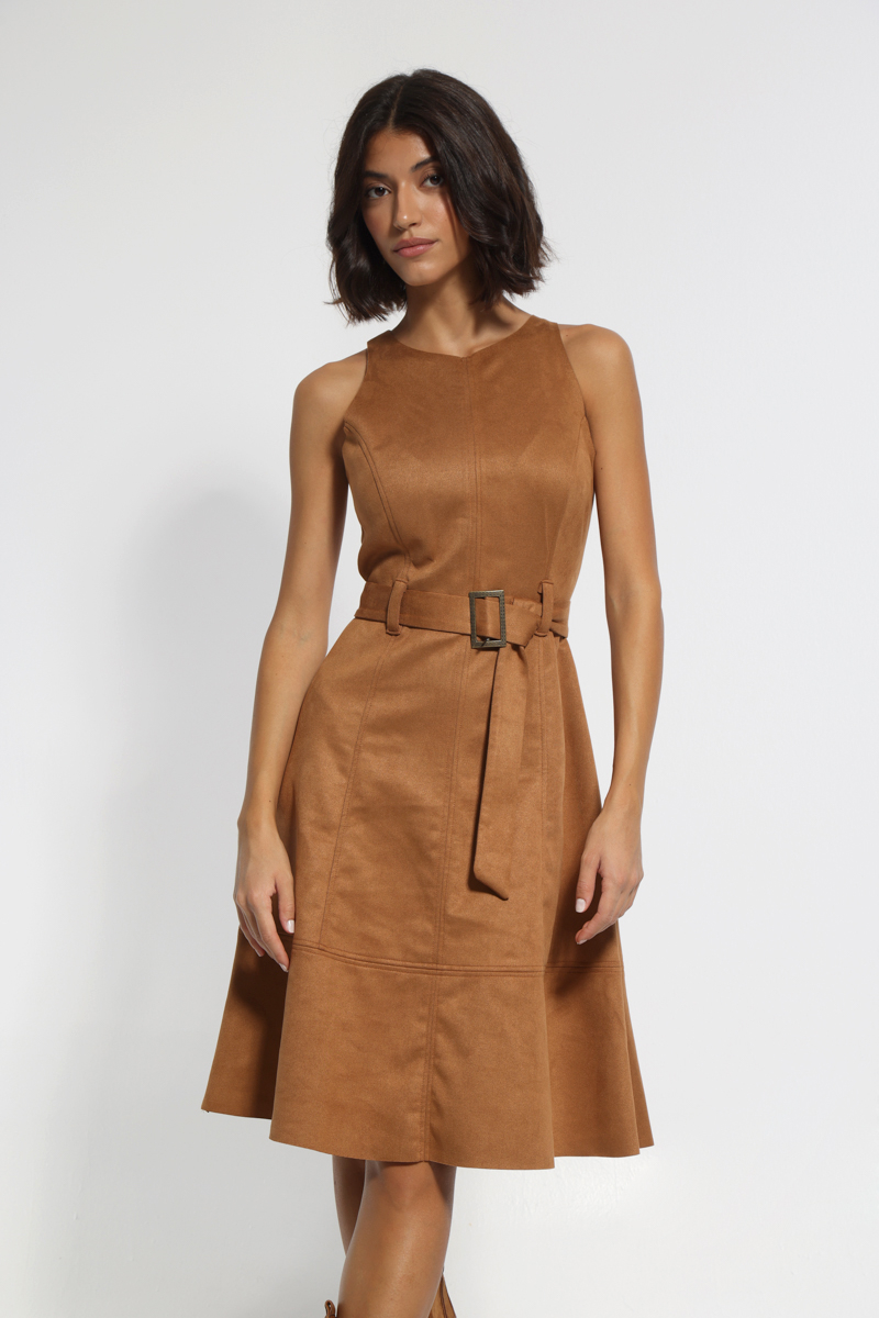 SLEEVELESS BROWN A-LINE DRESS WITH A BELT AT THE WAIST