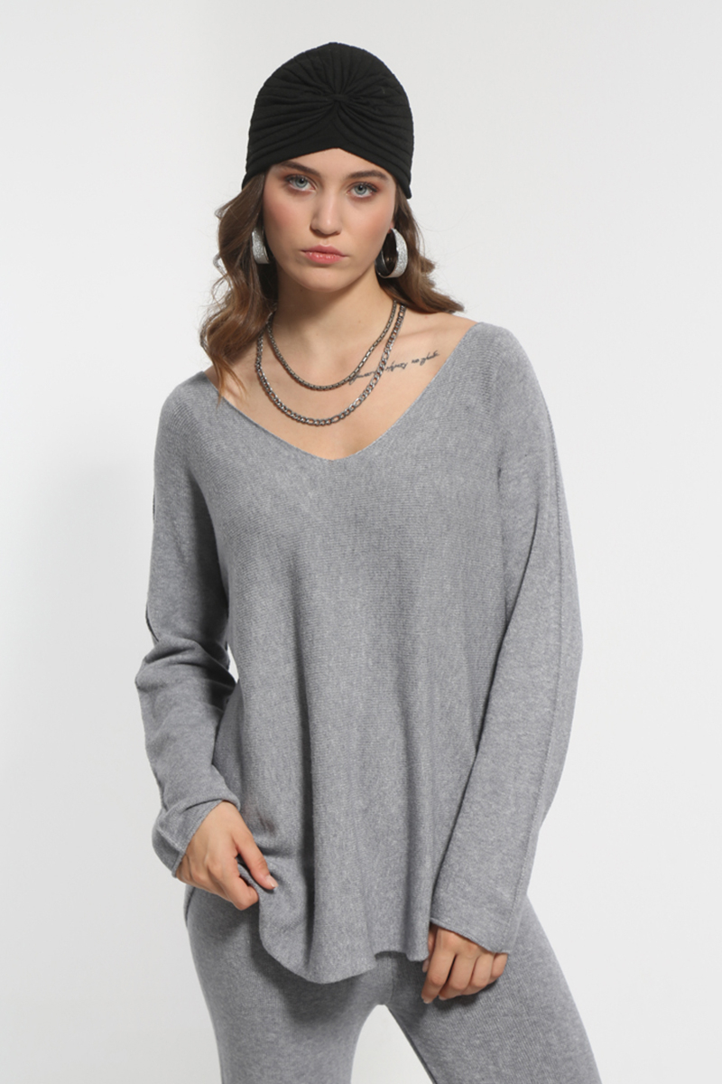 GRAY LONG SLEEVED V-SHIRT