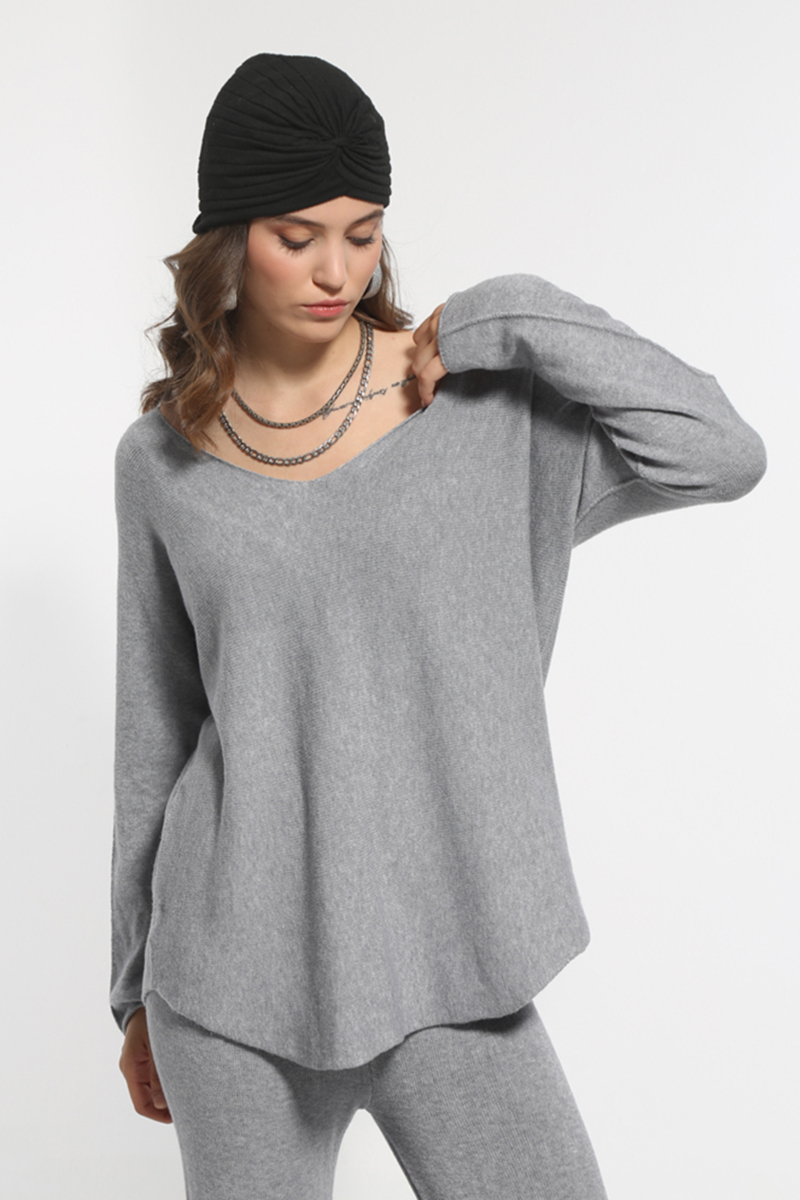 GRAY LONG SLEEVED V-SHIRT