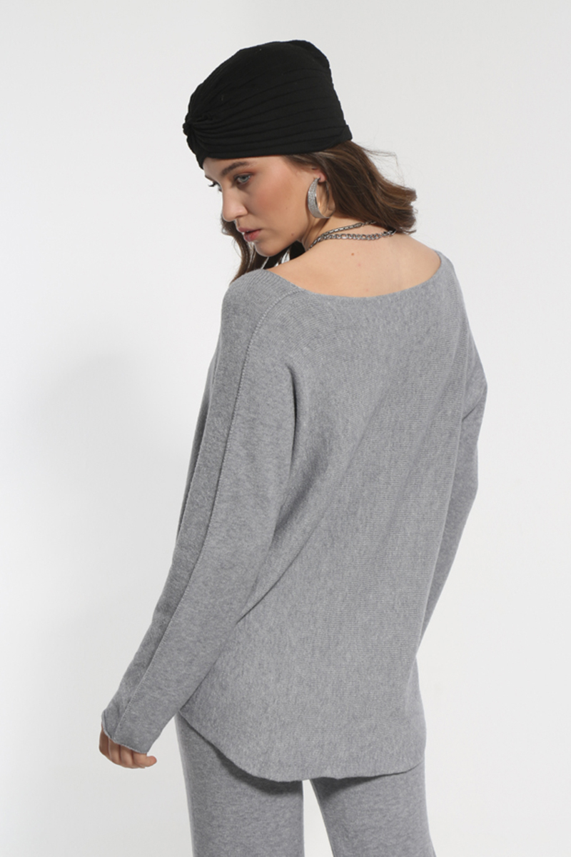 GRAY LONG SLEEVED V-SHIRT