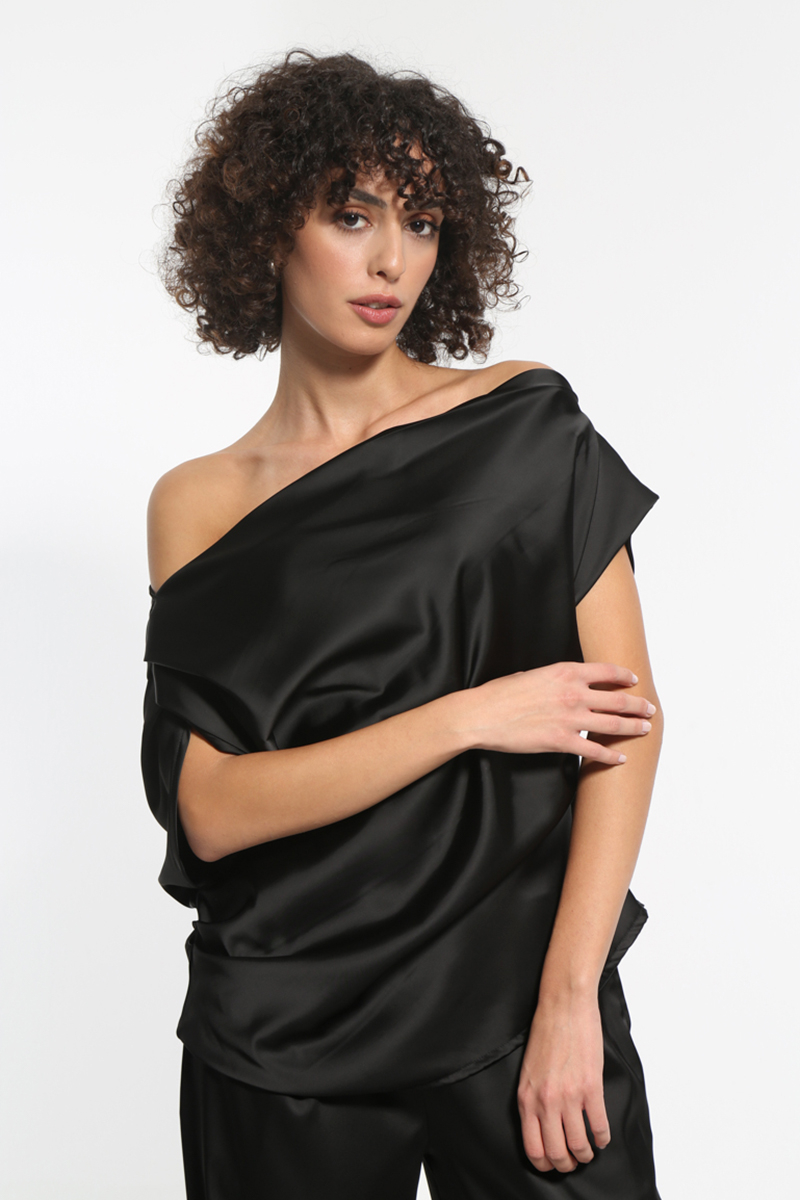 SATIN BLACK SHORT-SLEEVED SHIRT