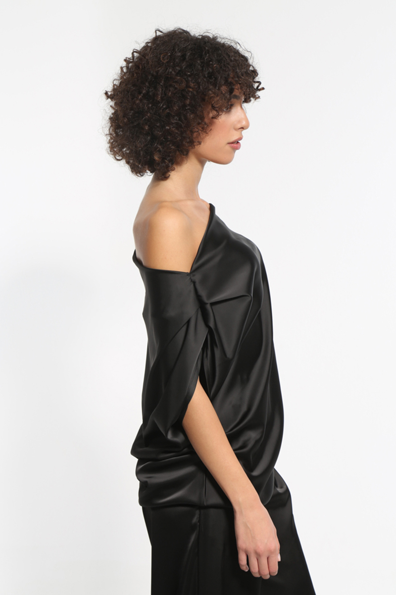 SATIN BLACK SHORT-SLEEVED SHIRT