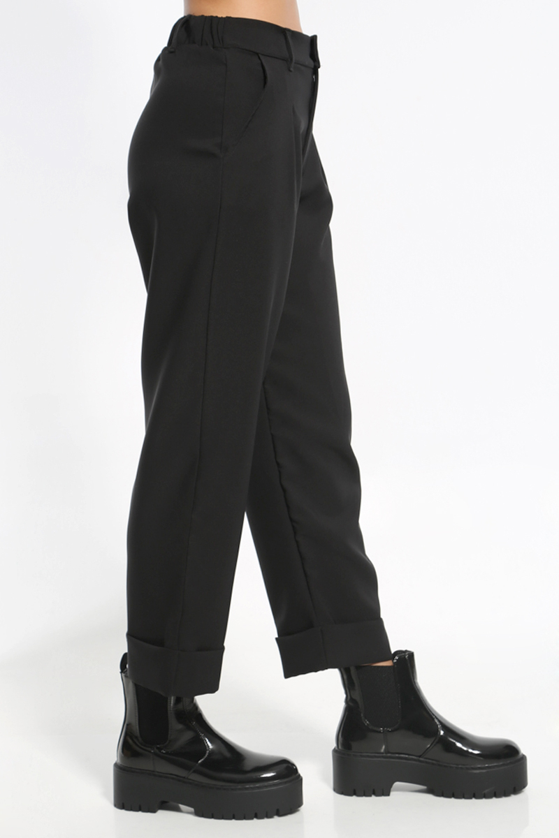 BLACK PANTS IN A STRAIGHT LINE WITH REVERSES