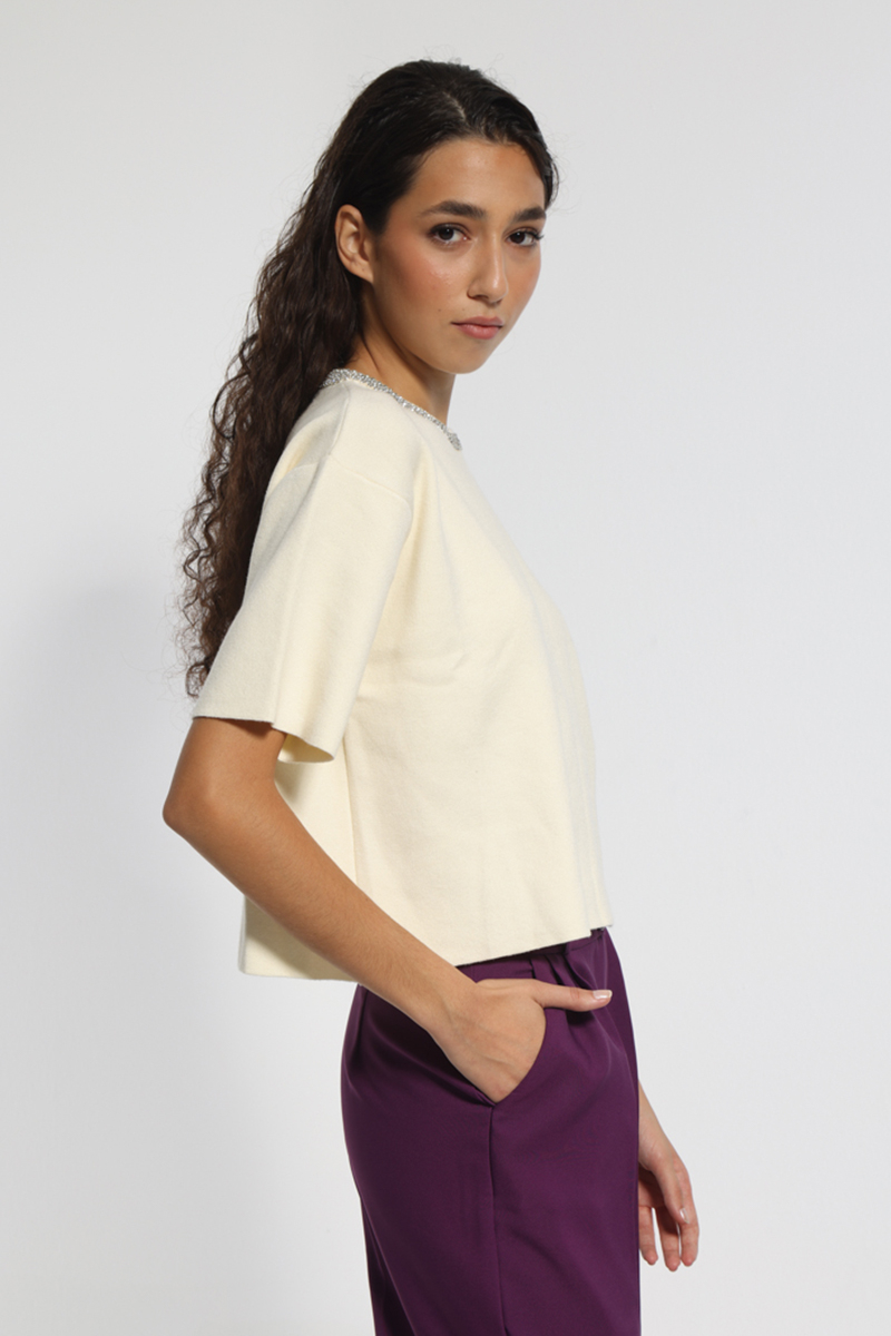 ECRU SHORT SLEEVE KNIT BLOUSE WITH CUT-NECK DETAILS