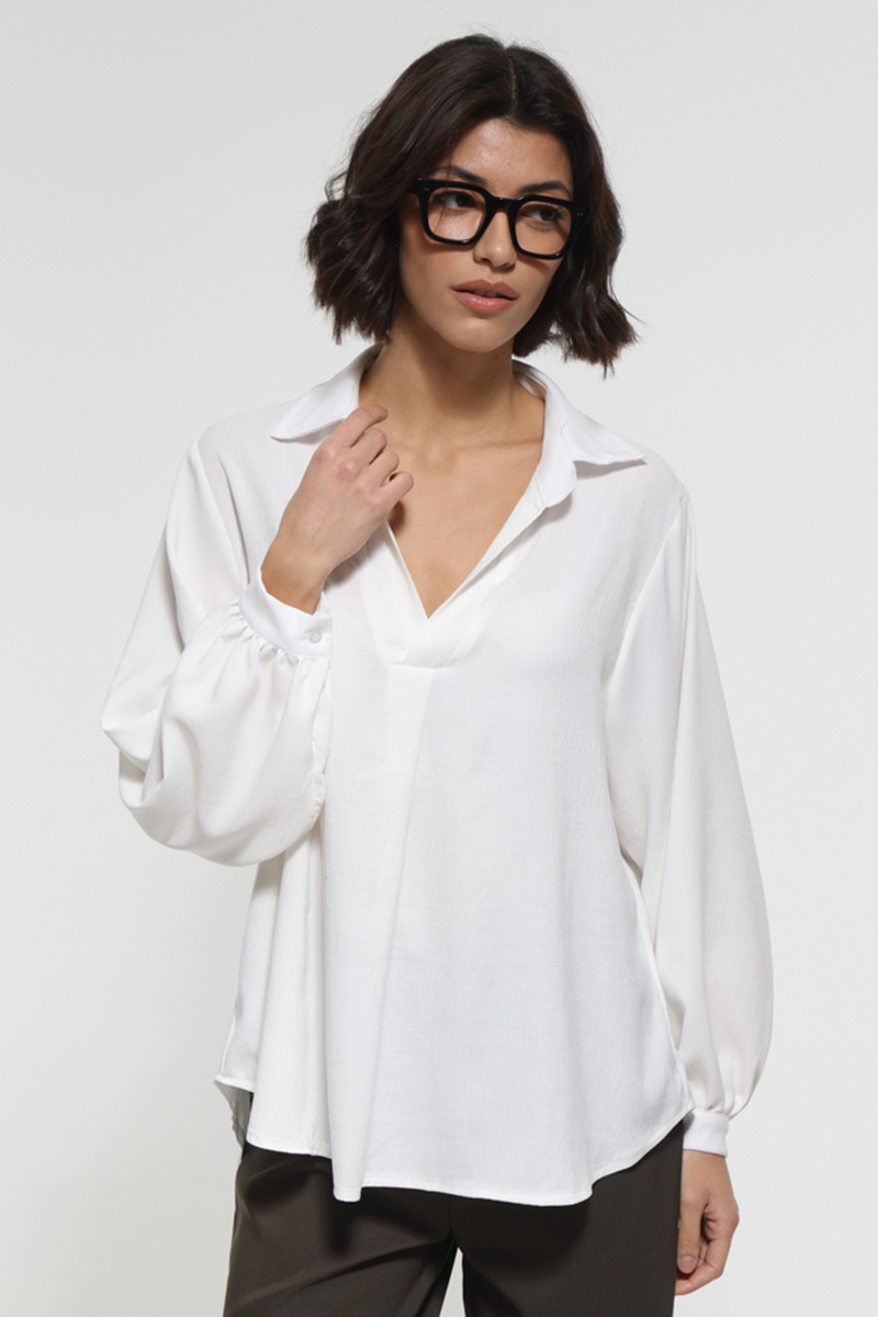 LONG-SLEEVED WHITE T-SHIRT WITH SCARF