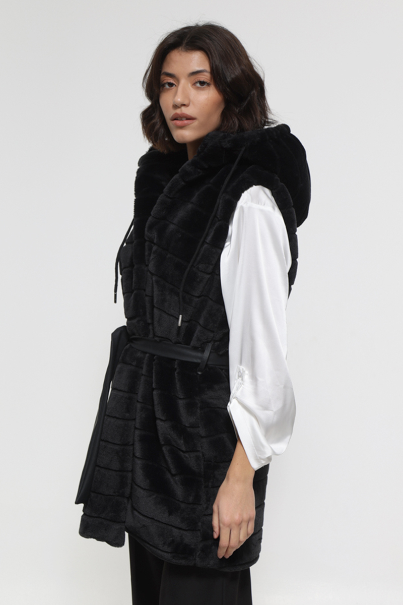 BLACK SLEEVELESS FUR JACKET WITH WAIST TIE AND HOOD