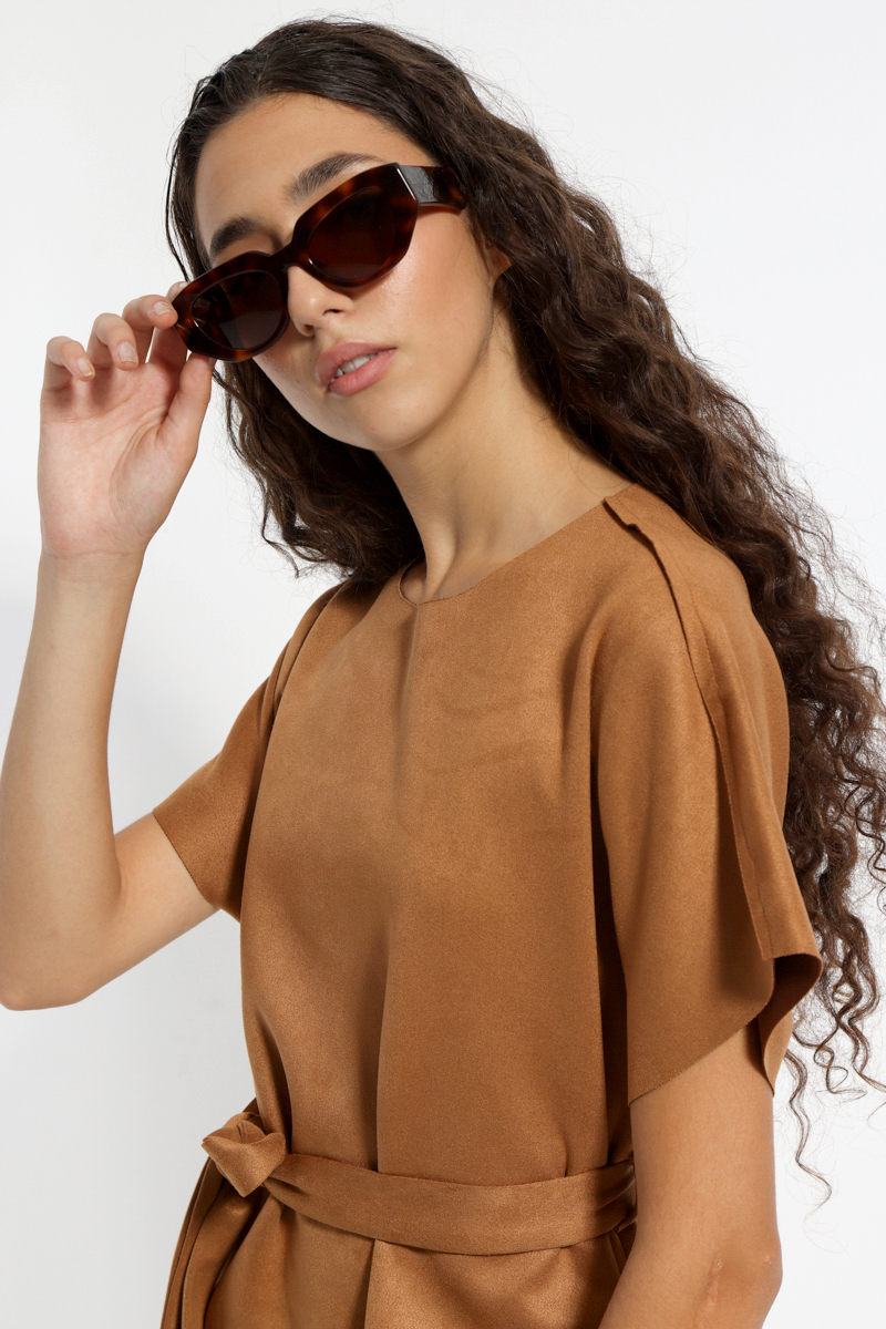 SHORT SLEEVED BROWN DRESS WITH WAIST BELT