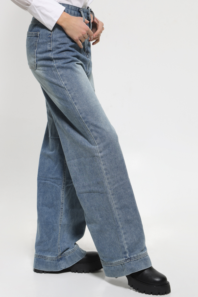 HIGH-RISE BLUE JEANS