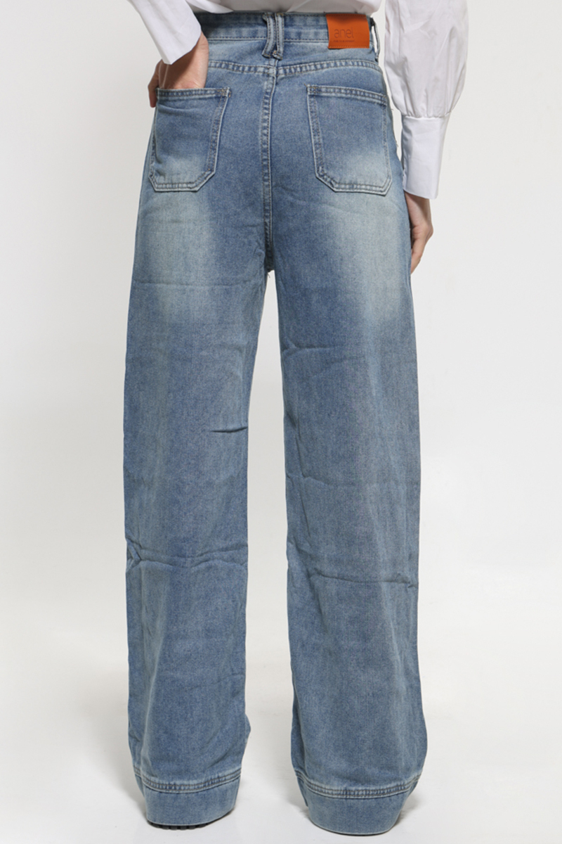 HIGH-RISE BLUE JEANS