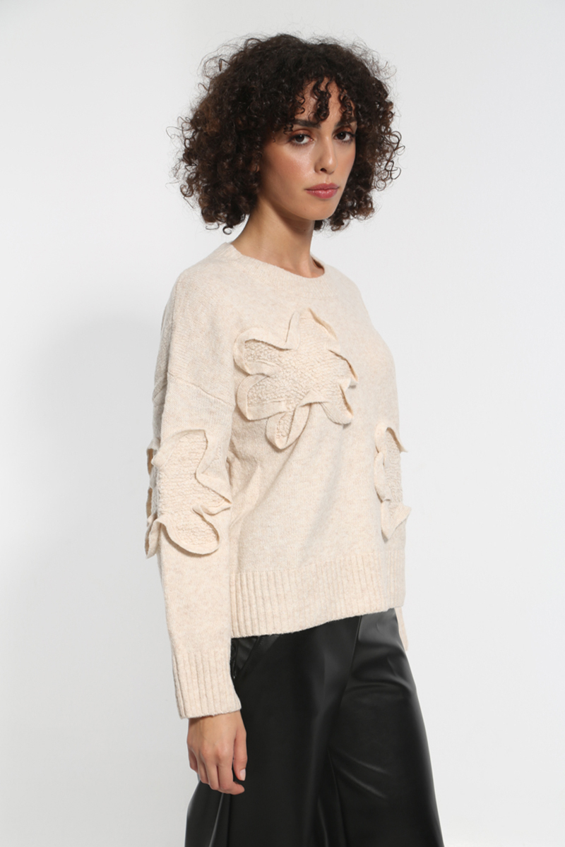 BEIGE SWEATER WITH PATTERNS