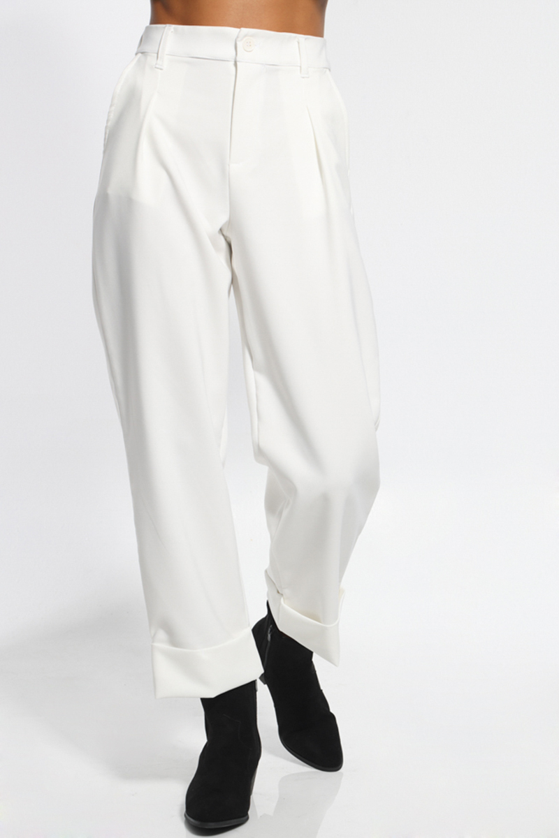 WHITE PANTS IN A STRAIGHT LINE WITH REVERSES