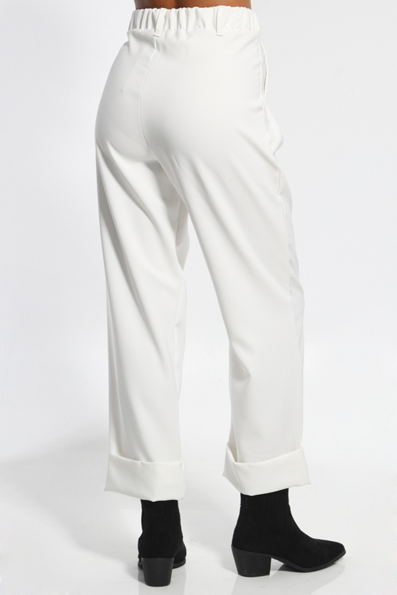 WHITE PANTS IN A STRAIGHT LINE WITH REVERSES