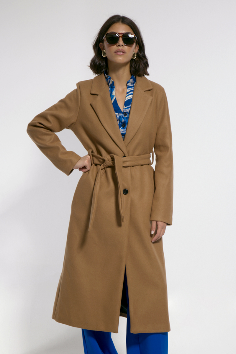 CAMEL COAT WITH WAIST BELT AND POCKETS