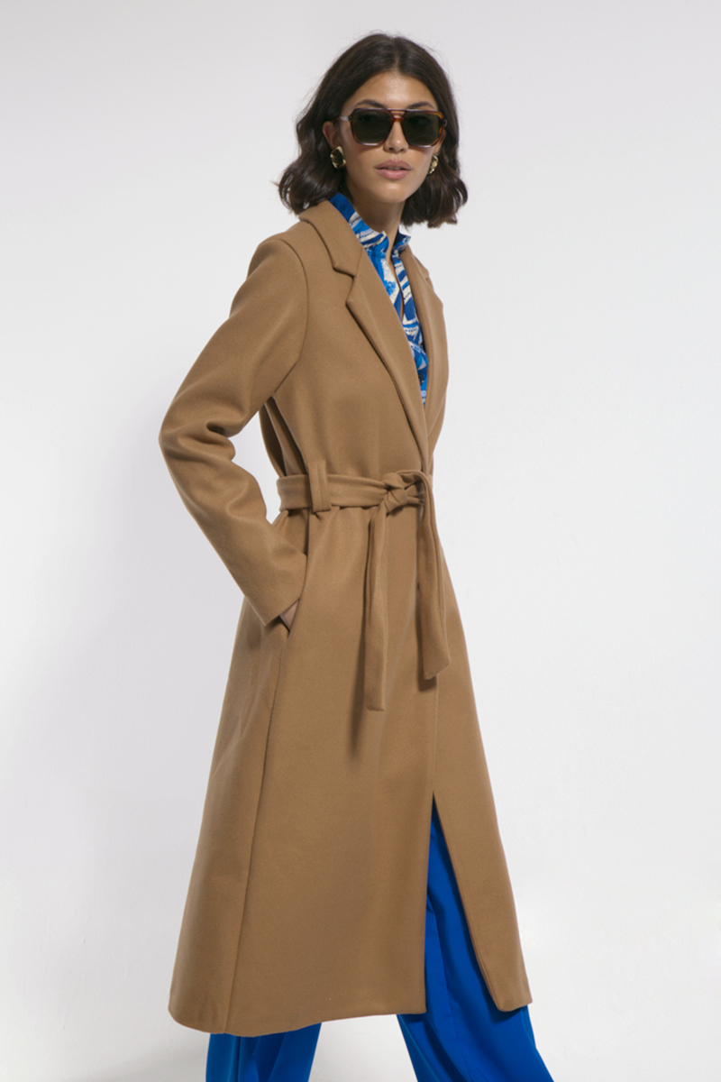 CAMEL COAT WITH WAIST BELT AND POCKETS