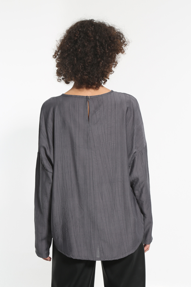 COMFORTABLE GRAY LONG SLEEVED BLOUSE