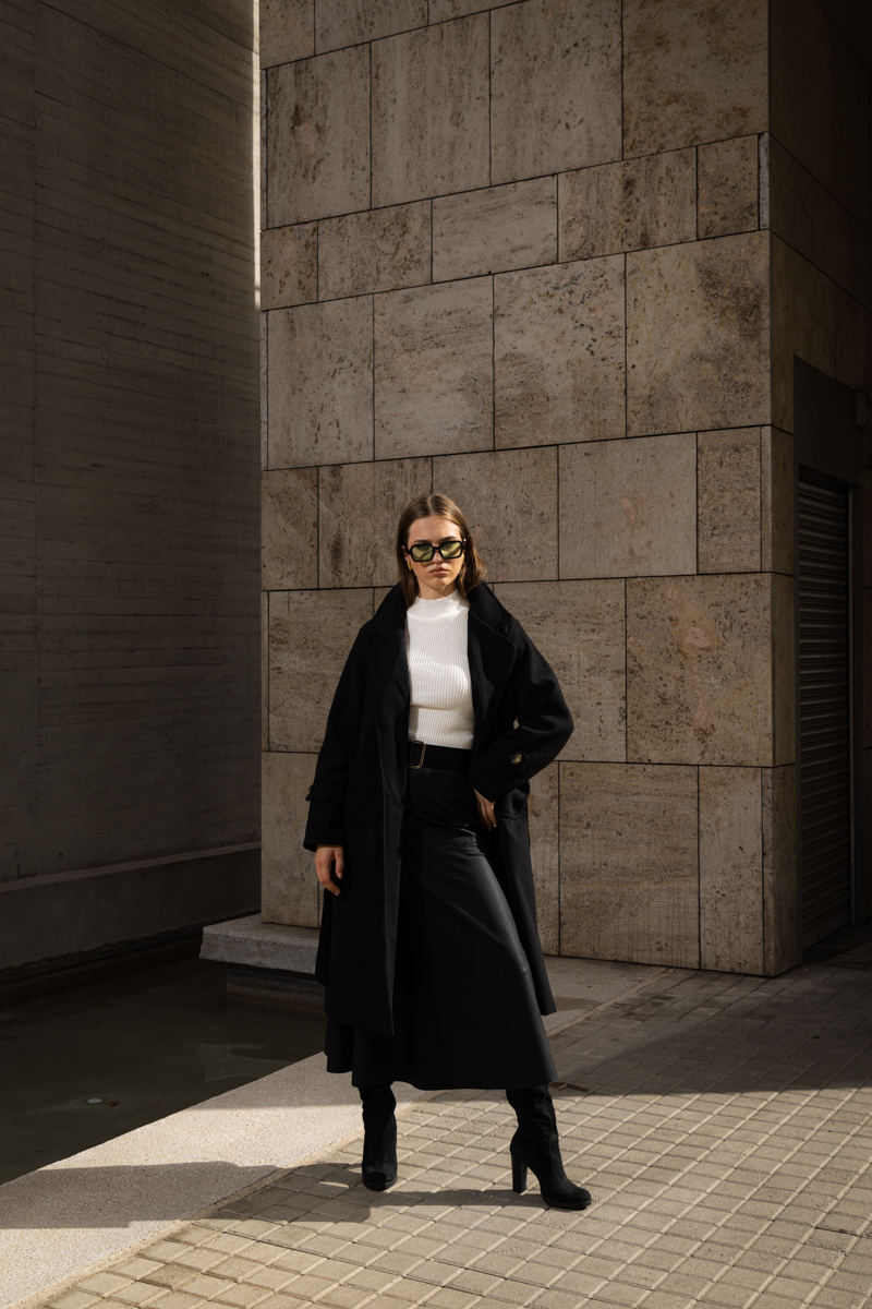 LONG BLACK COAT WITH WAIST BELT