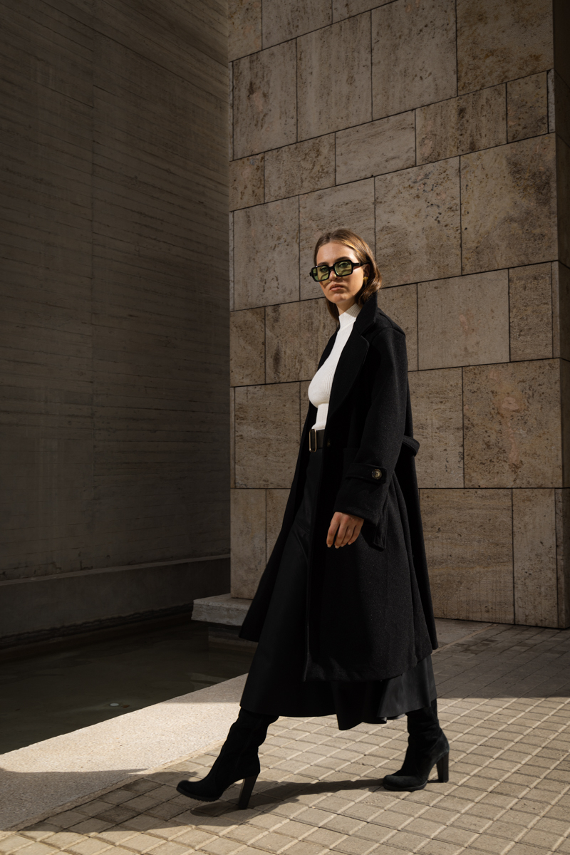 LONG BLACK COAT WITH WAIST BELT