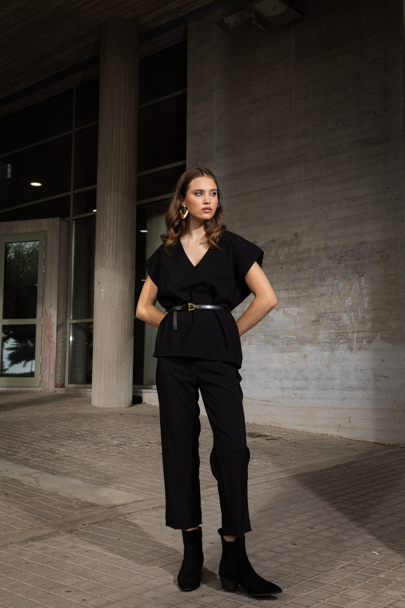 BLACK SUIT WITH SHORT-SLEEVED T-SHIRT AND PANTS