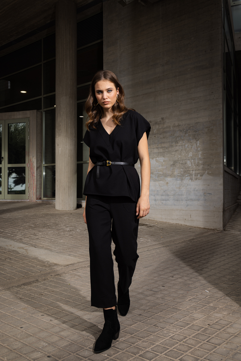 BLACK SUIT WITH SHORT-SLEEVED T-SHIRT AND PANTS