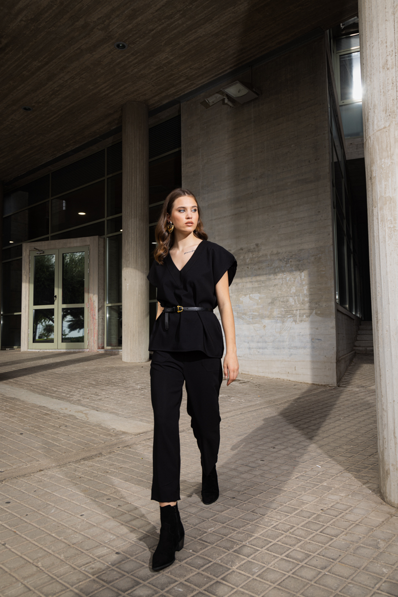 BLACK SUIT WITH SHORT-SLEEVED T-SHIRT AND PANTS