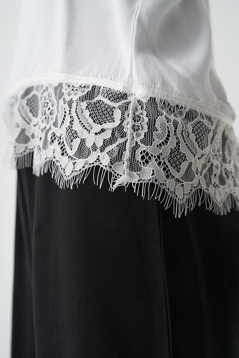 SLEEVELESS BLOUSE WITH EMBROIDERY
