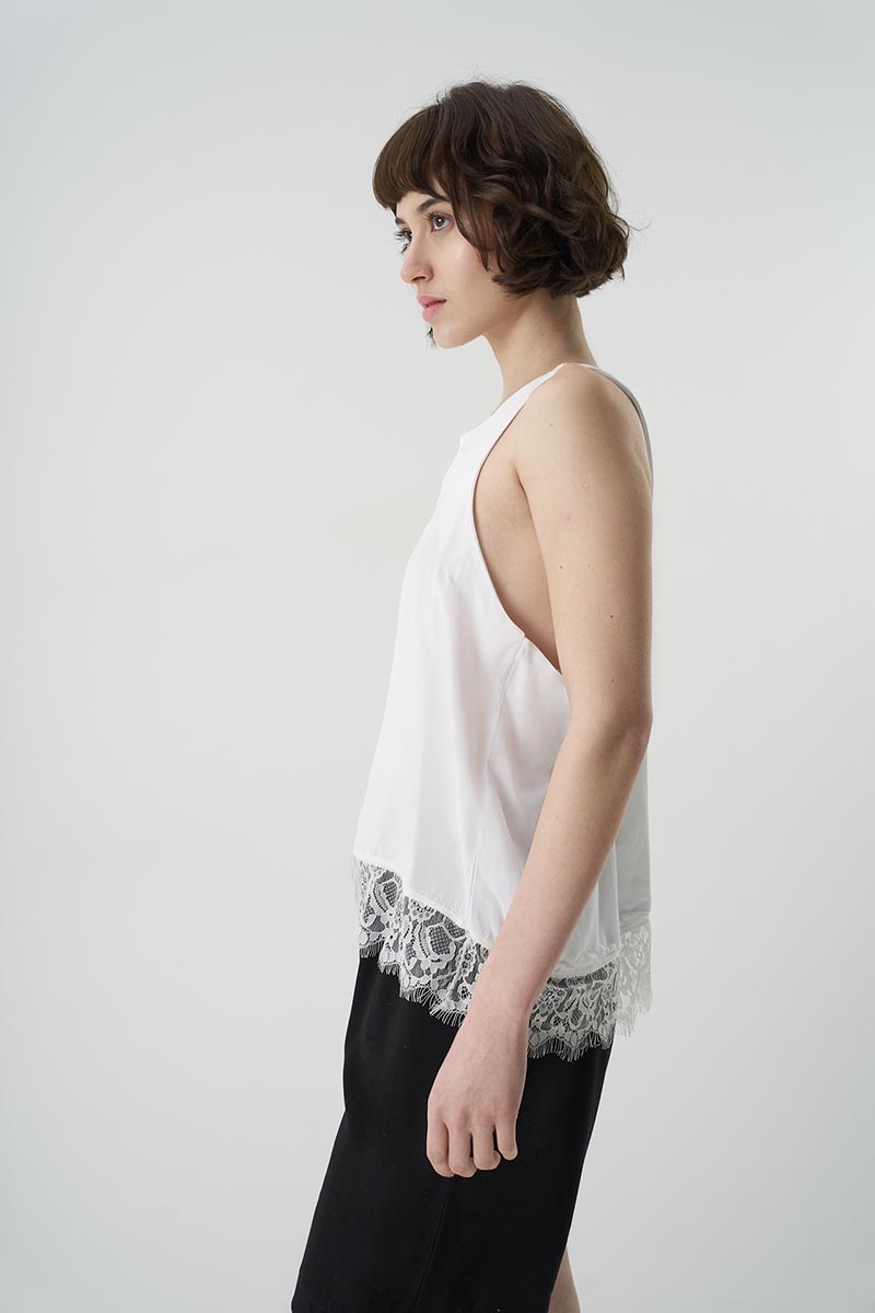 SLEEVELESS BLOUSE WITH EMBROIDERY