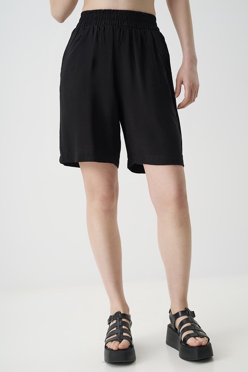 COMFORTABLE SHORTS WITH ELASTIC