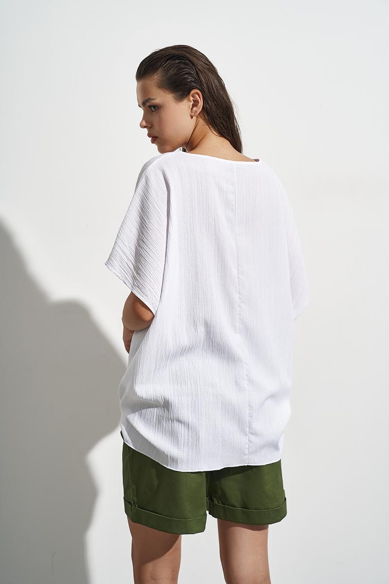 SHORT SLEEVE BLOUSE, OF RAYON AND LINEN