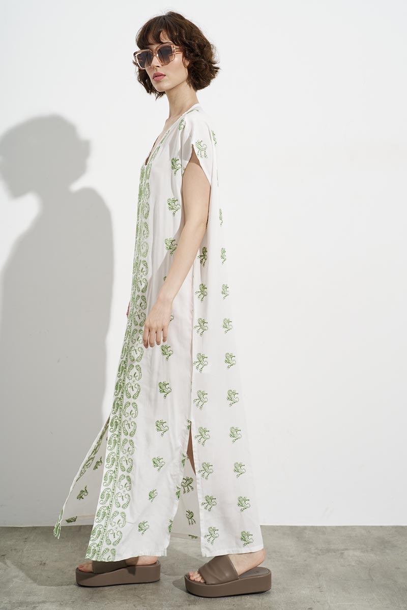 MAXI WHITE DRESS WITH GREEN EMBROIDERY, SHORT SLEEVE, V-NECK AND SIDE RIPS, VISCOSE 