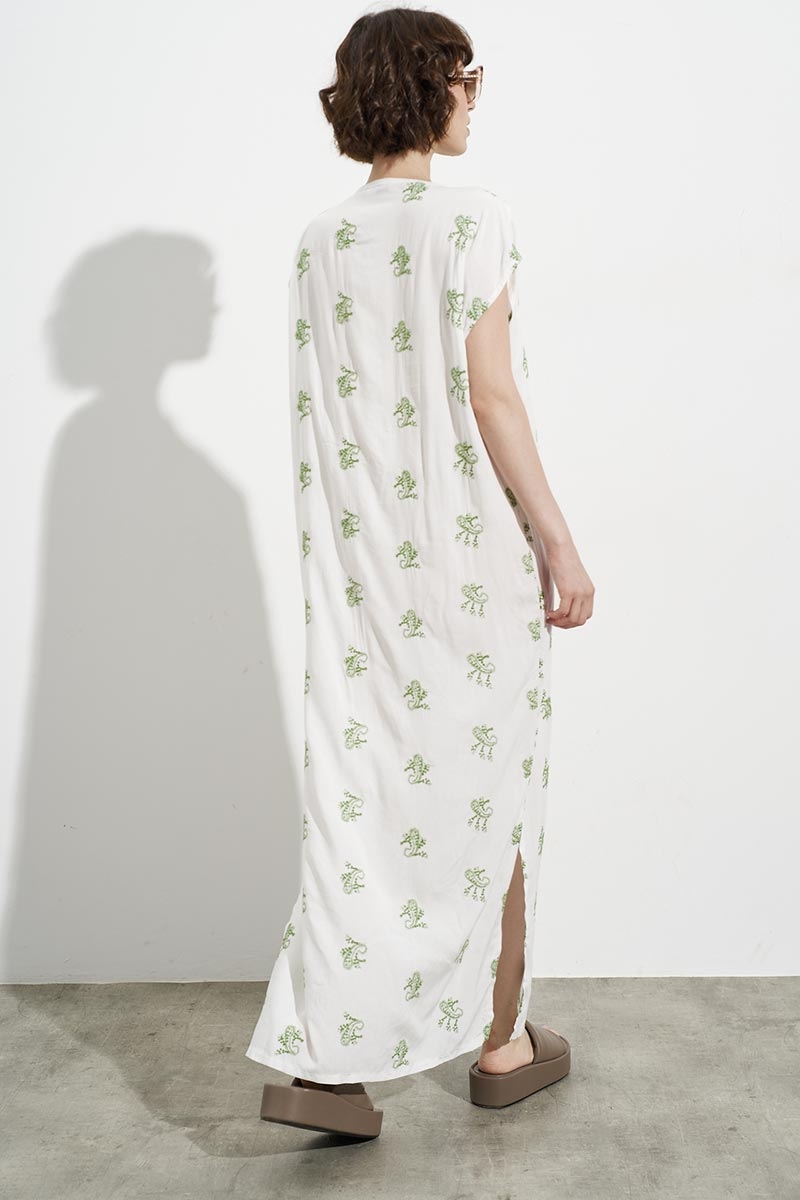 MAXI WHITE DRESS WITH GREEN EMBROIDERY, SHORT SLEEVE, V-NECK AND SIDE RIPS, VISCOSE 