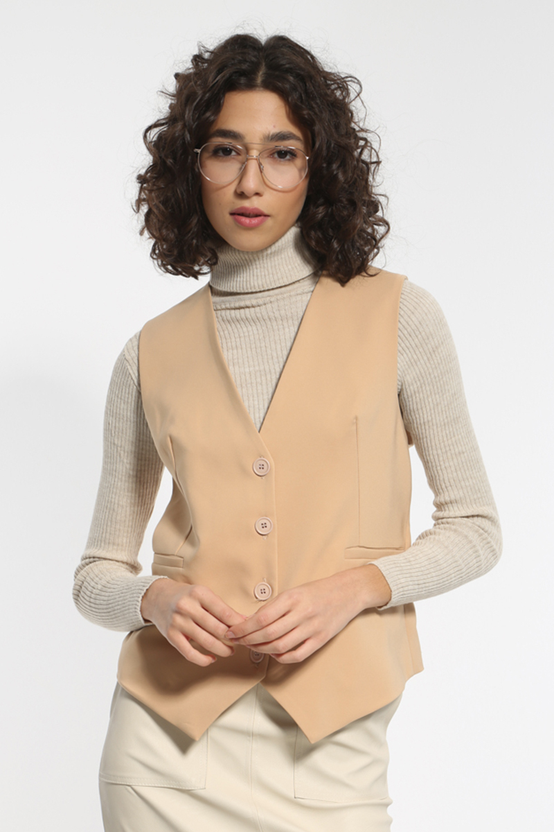 VEST IN CAMEL COLOR