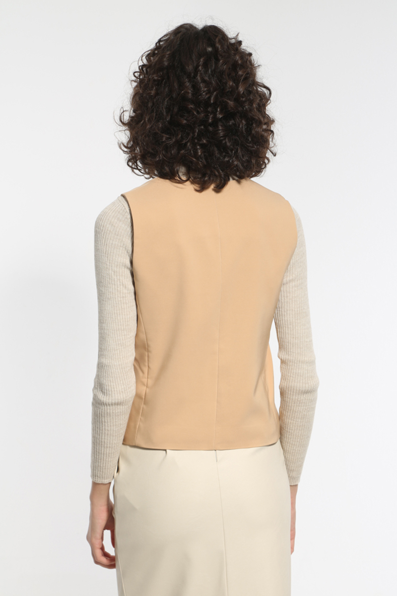 VEST IN CAMEL COLOR