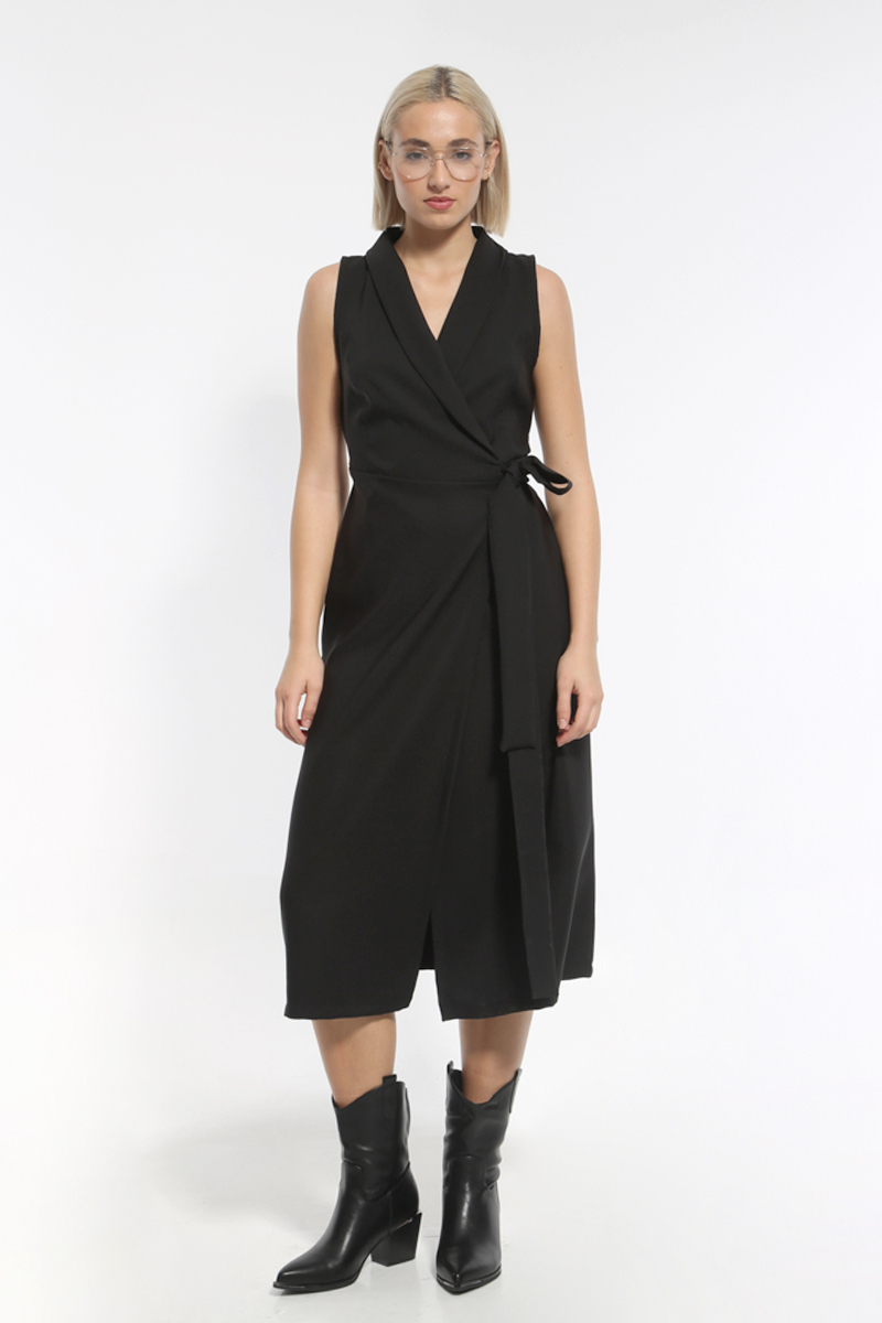 BLACK SLEEVELESS DRESS WITH A TIE