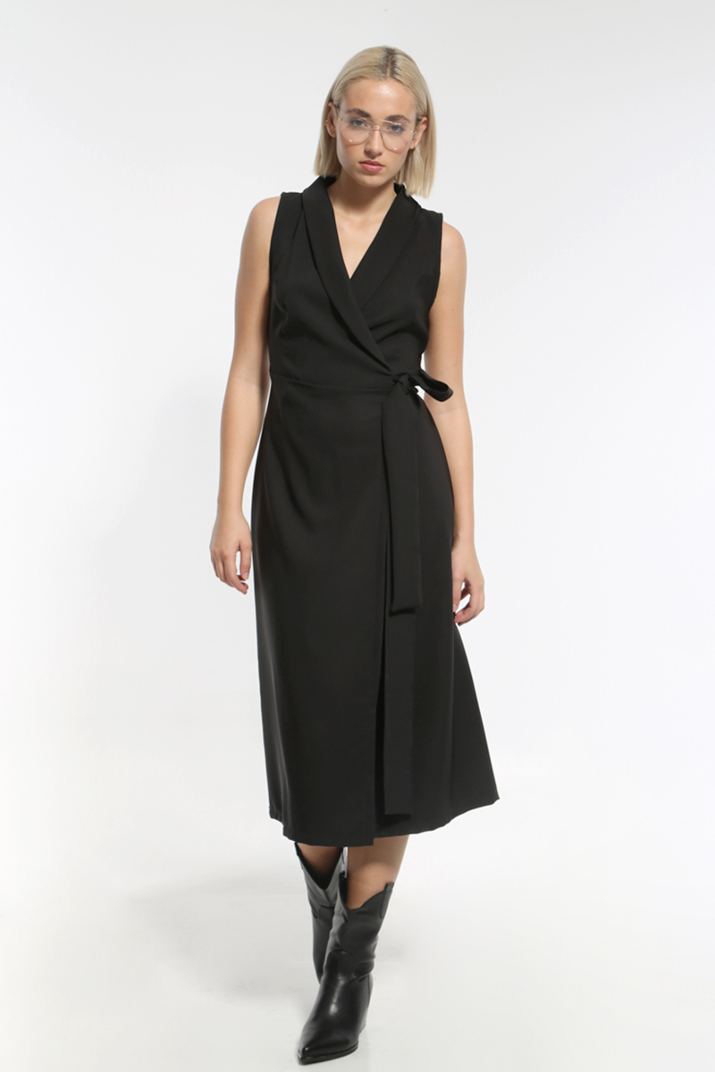 BLACK SLEEVELESS DRESS WITH A TIE