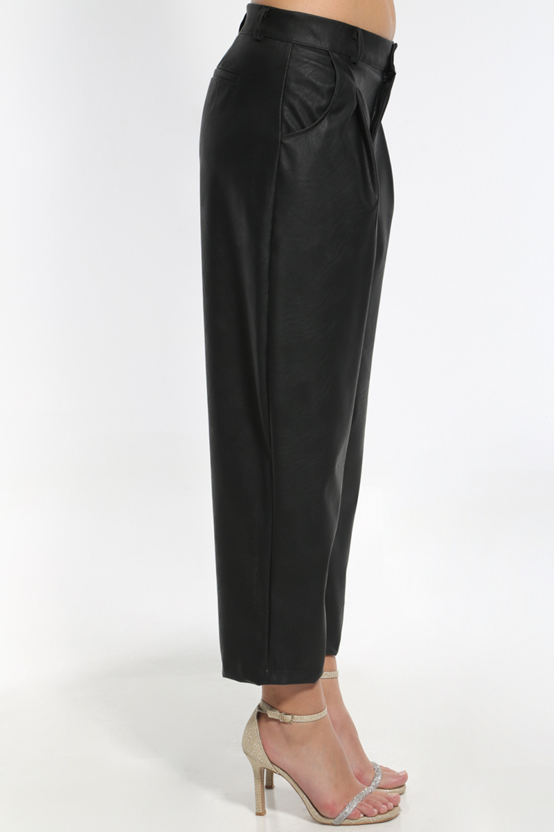 LEATHER LOOK BLACK PANTS IN A STRAIGHT LINE