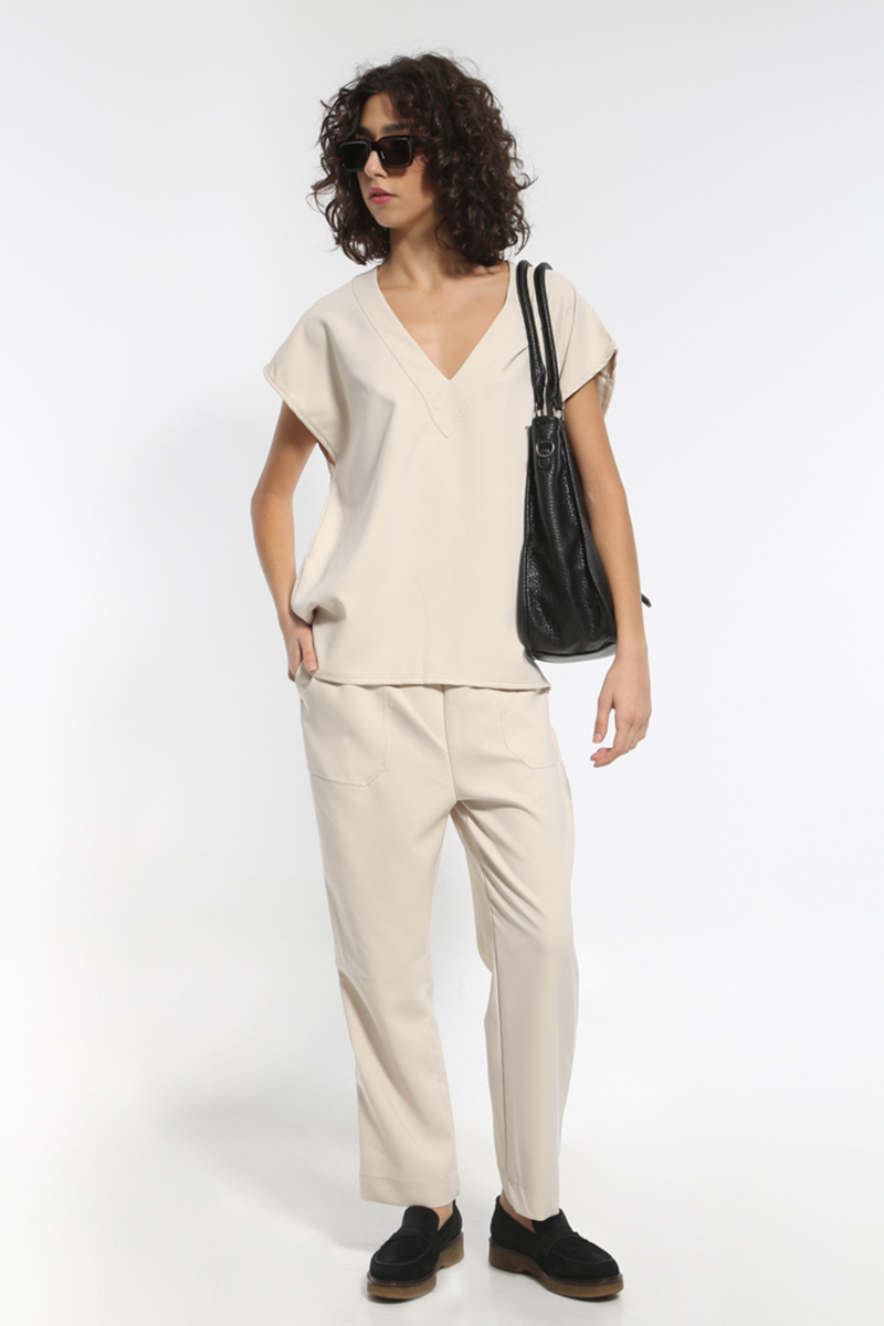 BEIGE SET WITH SHORT-SLEEVED T-SHIRT AND PANTS