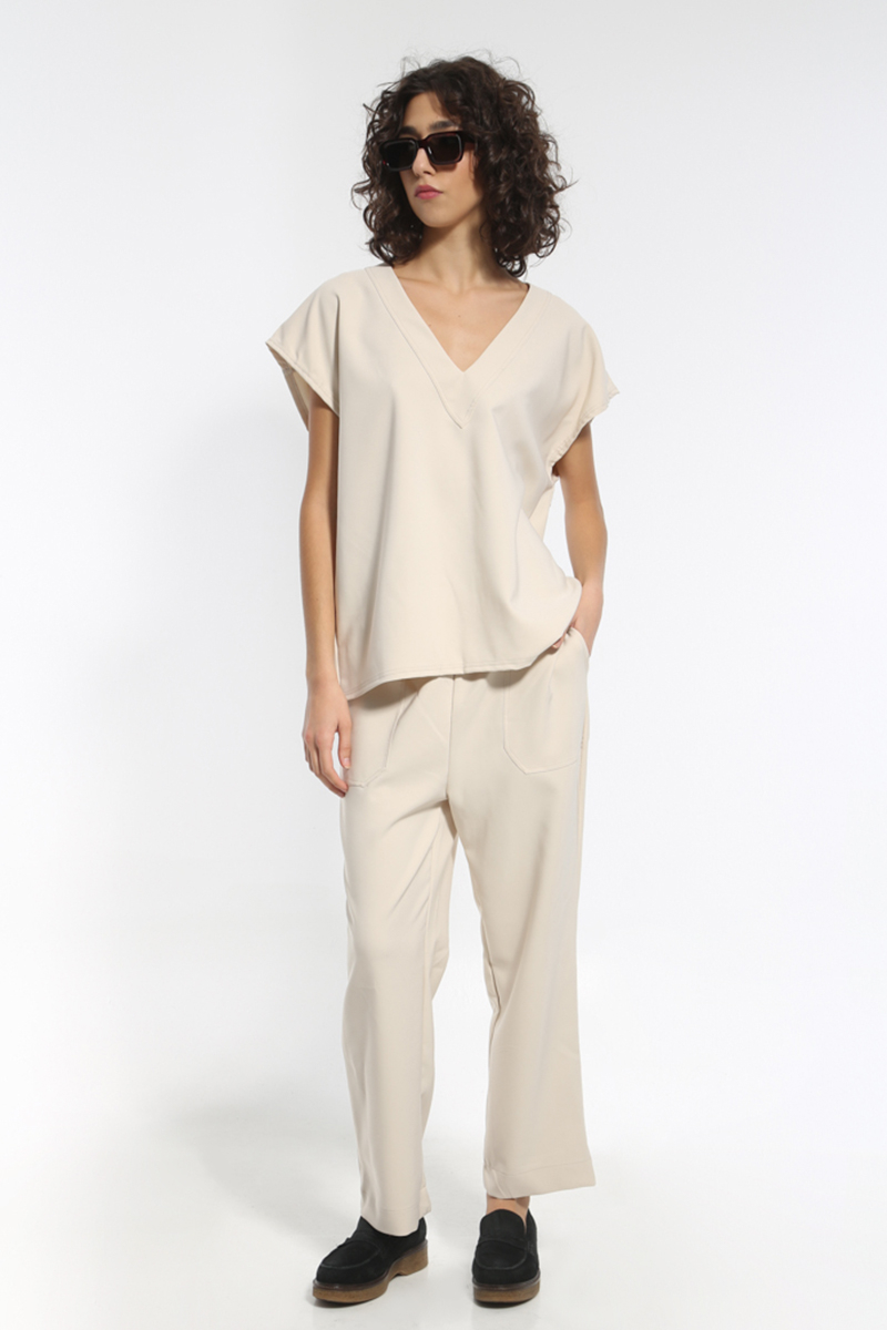 BEIGE SET WITH SHORT-SLEEVED T-SHIRT AND PANTS