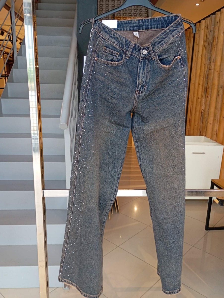 ΑΣΠΡΟ ΣΑΤΕΝ ΜΑΚΡΥΜΑΝΙΚΟ ΠΟΥΚΑΜΙΣΟ