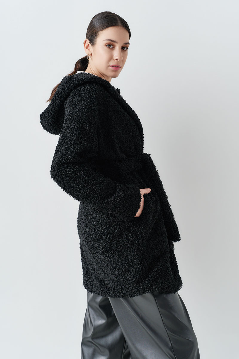 FUR COAT WITH A BELT AT THE WAIST