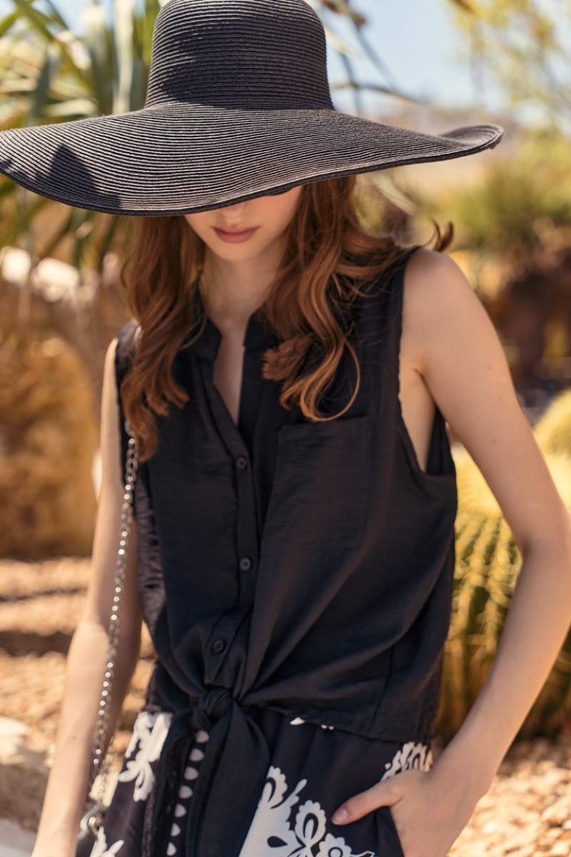 BLACK COLLARLESS SLEEVELESS SHIRT WITH TIE FRONT