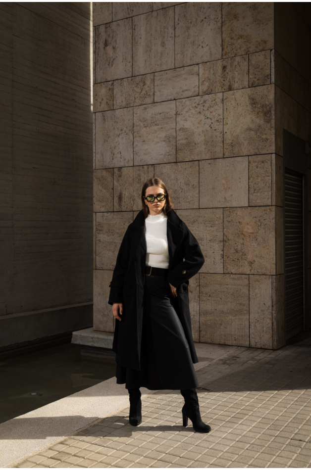 LONG BLACK COAT WITH WAIST BELT