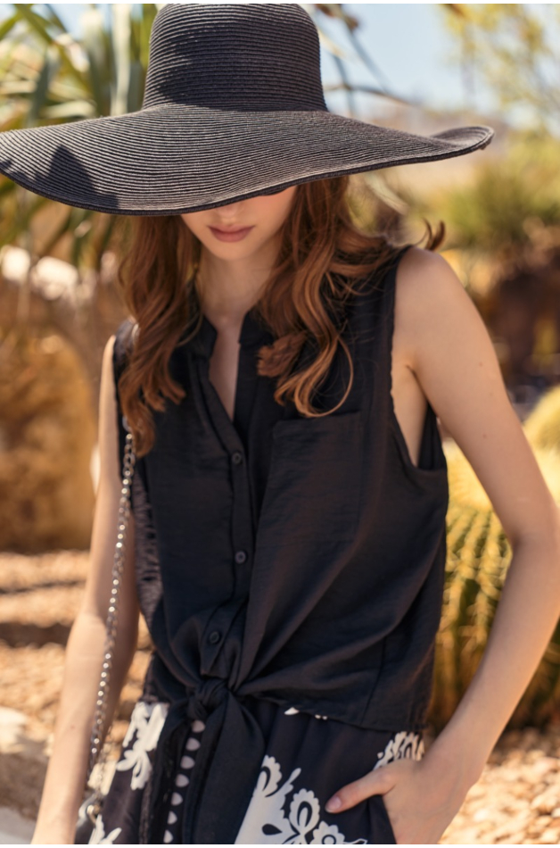 BLACK COLLARLESS SLEEVELESS SHIRT WITH TIE FRONT